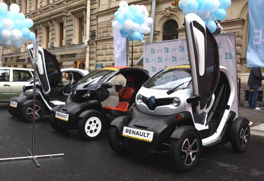 В Санкт-Петербурге широкой публике представили электромобили от различных производителей, в том числе от ОАО «АвтоВАЗ» - 3