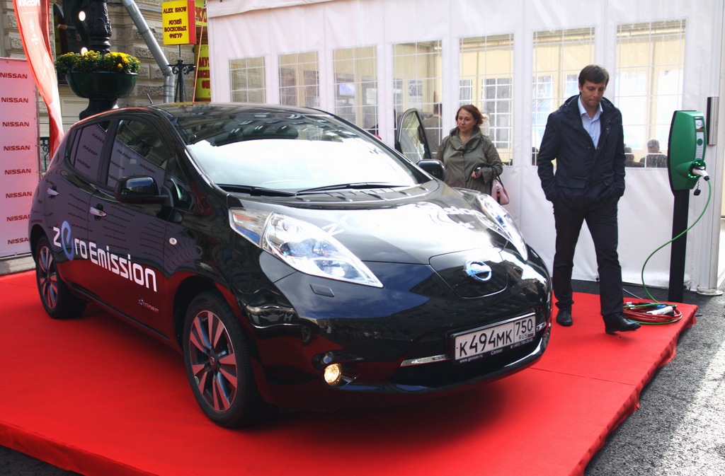 В Санкт-Петербурге широкой публике представили электромобили от различных производителей, в том числе от ОАО «АвтоВАЗ» - 4