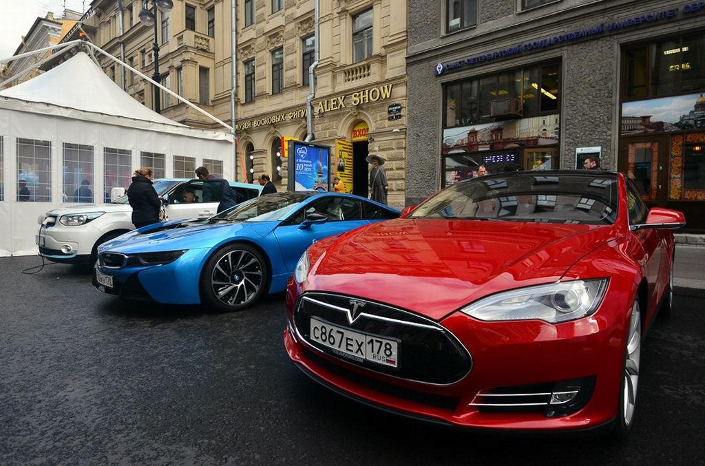 В Санкт-Петербурге широкой публике представили электромобили от различных производителей, в том числе от ОАО «АвтоВАЗ» - 1