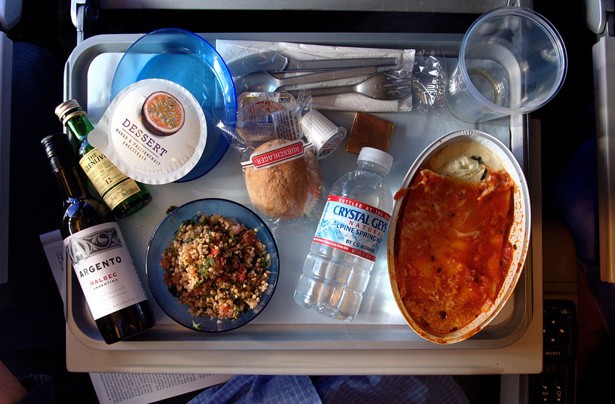 Исследования: Почему самолетная еда такая невкусная - 1