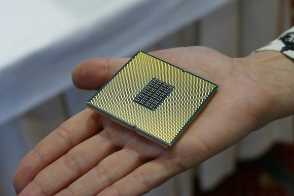 Qualcomm начинает поставки 24-ядерных серверных процессоров - 1