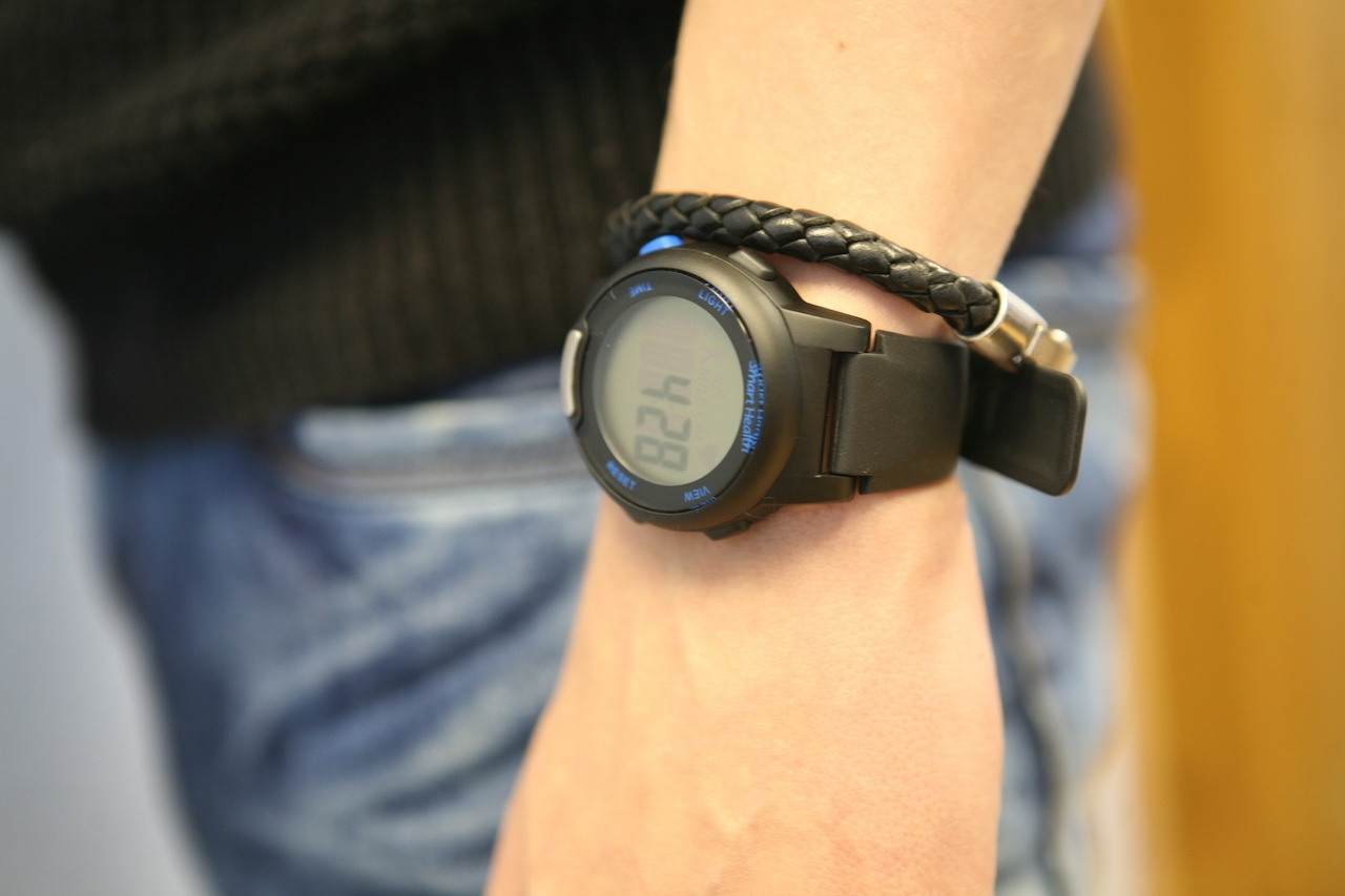 Проще некуда. Самые дешевые часы с пульсометром «для богатых»: Smart Health - 1