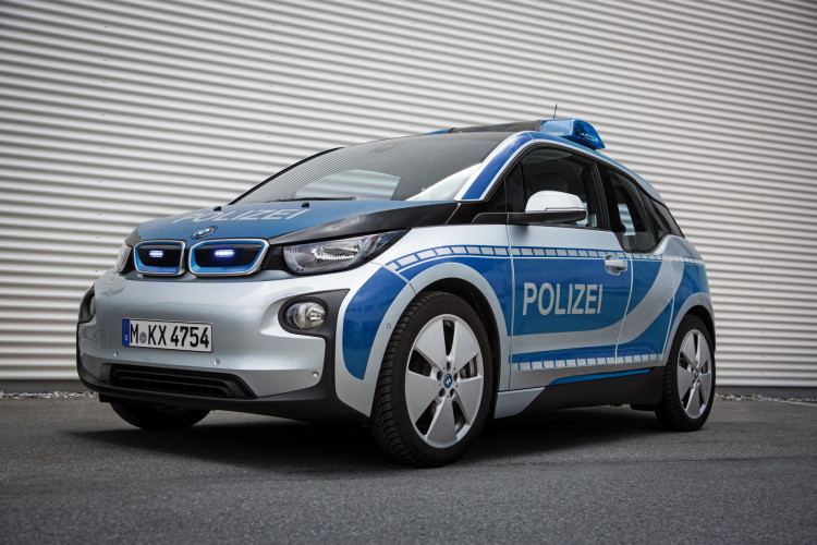 Первый шаг к переходу на электромобили в полиции Германии - 5