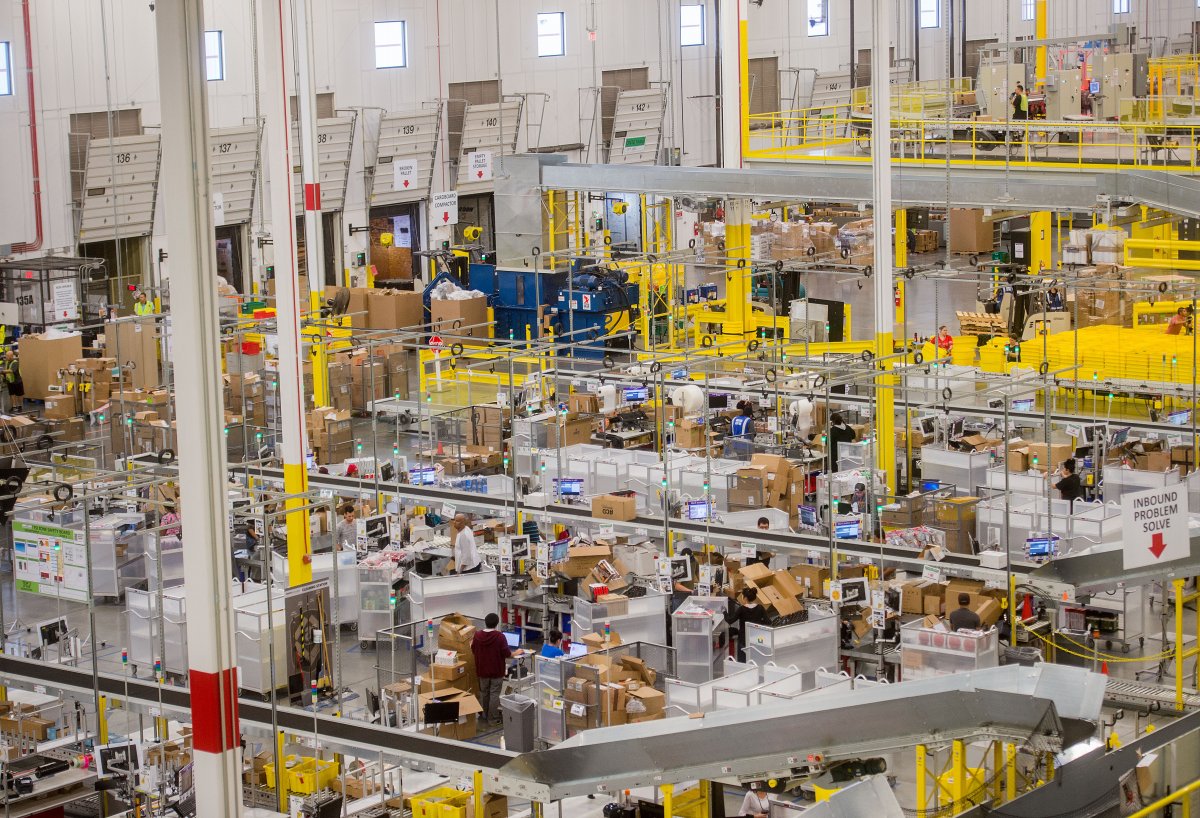 На складах Amazon теперь работает 30 тысяч роботов вместо 15 тысяч (+ фото со складов компании) - 15