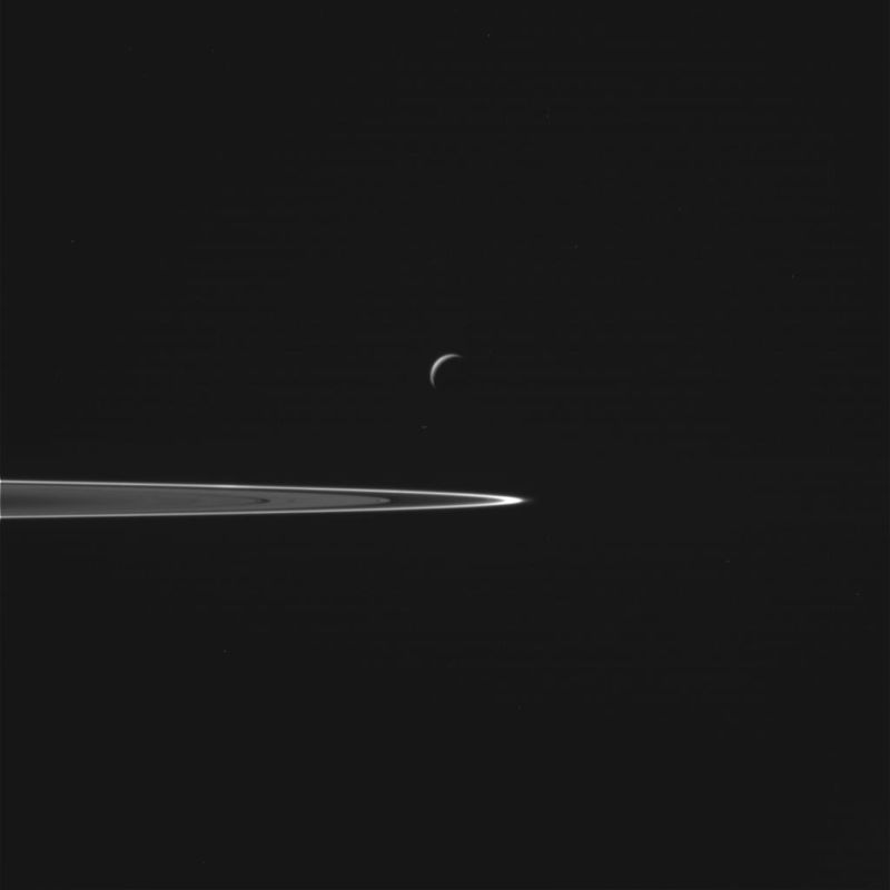 Cassini прислал первые фотографии Энцелада, сделанные с близкого расстояния - 3