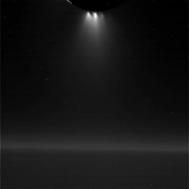 Cassini прислал первые фотографии Энцелада, сделанные с близкого расстояния - 4