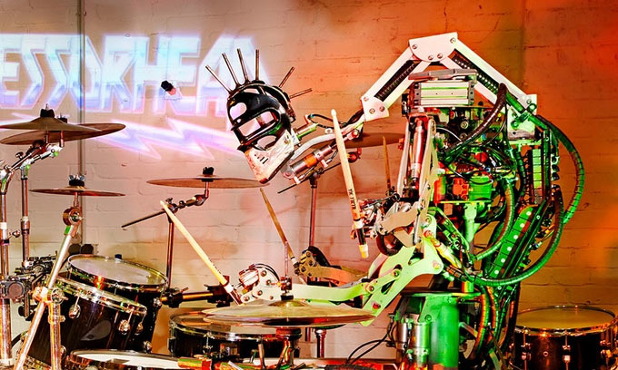 Рок-группа роботов Compressorhead сбирает средства на создание вокалиста и запись первого студийного альбома