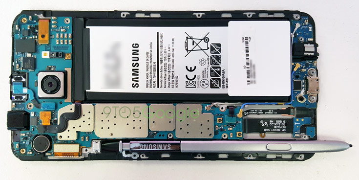 Упаковку Samsung Galaxy Note5 дополнили предупреждением, что не стоит вставлять перо S-Pen в слот обратной стороной - 1