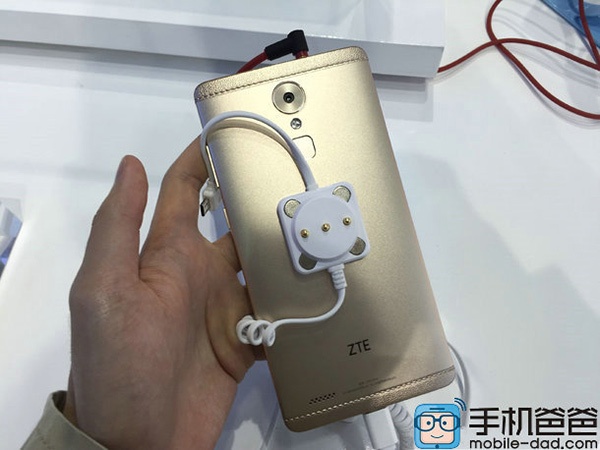 ZTE Axon Max