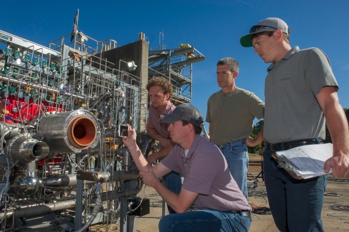 НАСА испытало ракетный двигатель, частично отпечатанный на 3D-принтере - 2