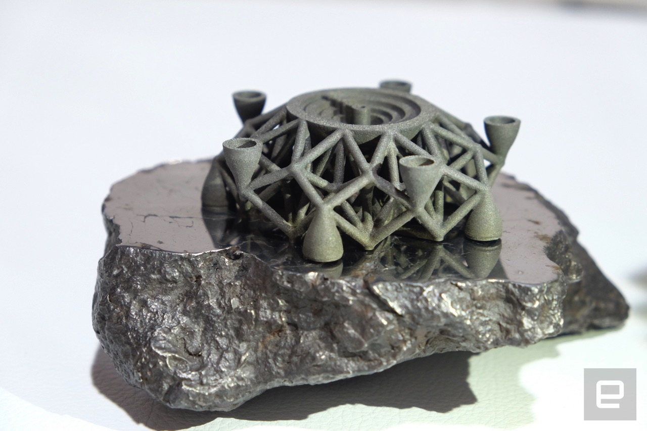 На 3D принтере распечатали первый в мире объект из металла внеземного происхождения - 1