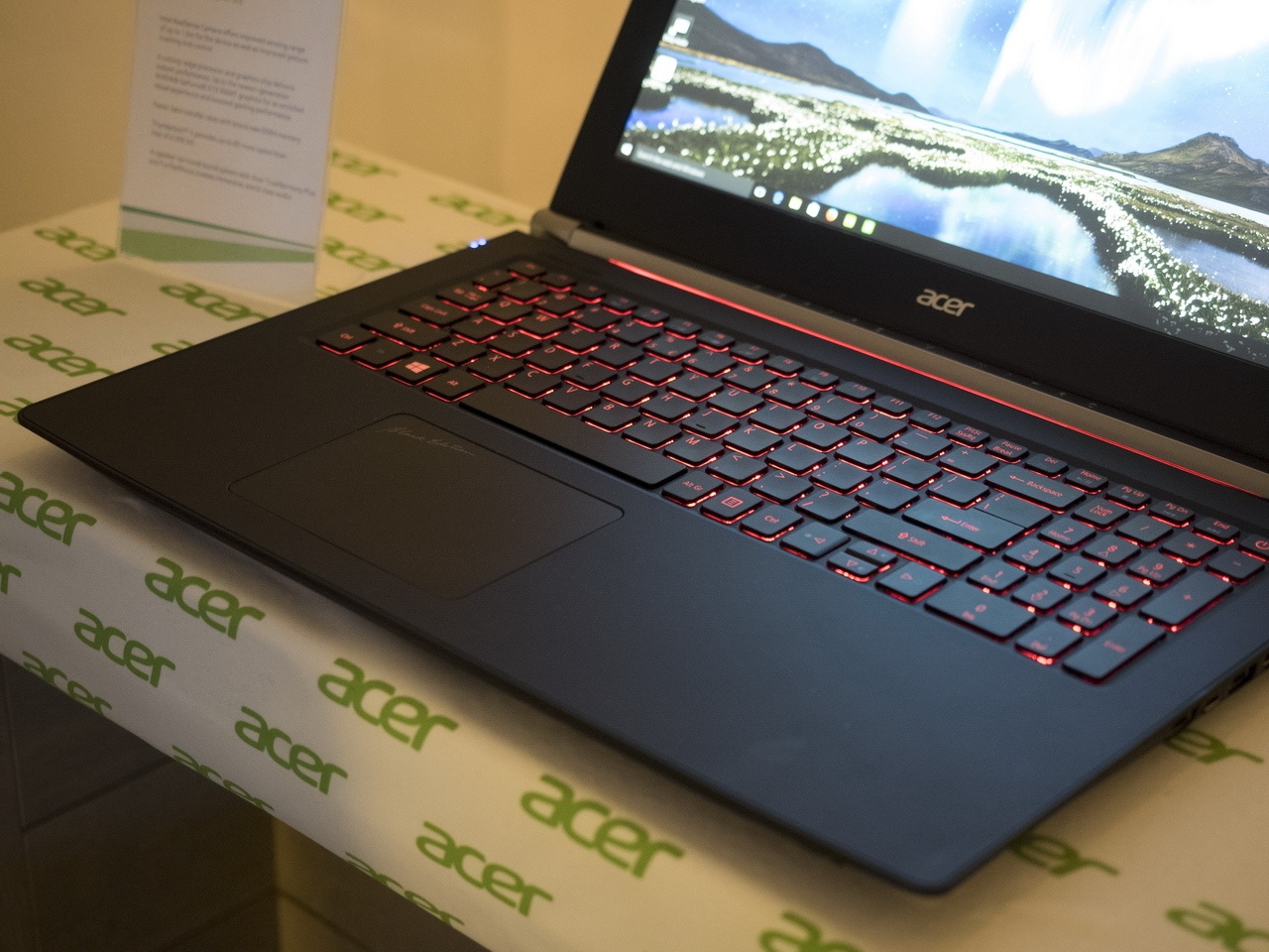 Acer на CES 2016: мониторы, планшеты, игровые ноутбуки и ультрамобильный трансформер - 25