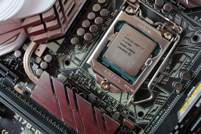 Процессоры Intel Skylake содержат аппаратную проблему