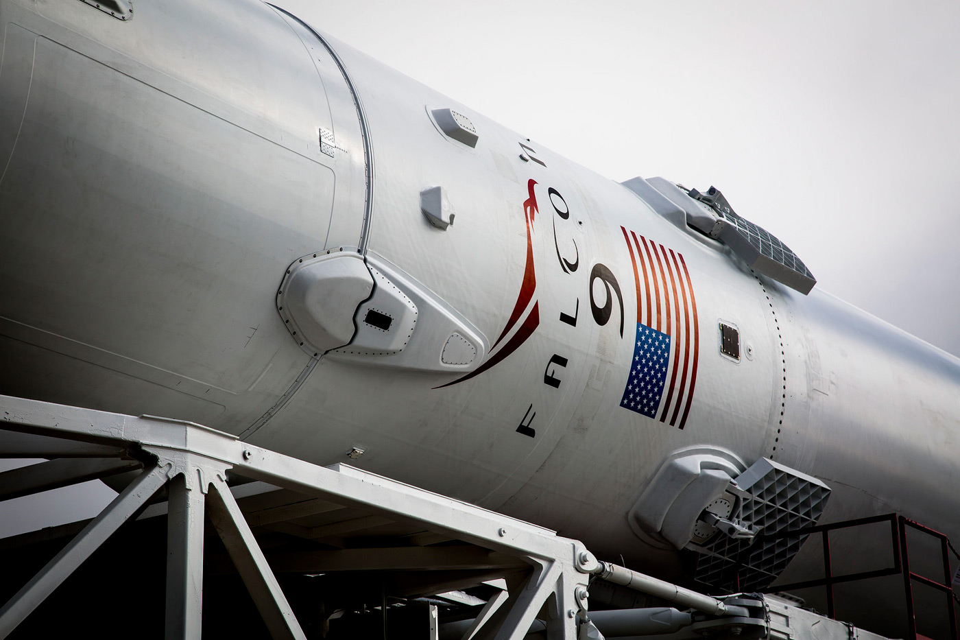 SpaceX снова пробует посадить первую ступень Falcon 9 на морскую платформу [Запуск успешен, посадка нет] - 1
