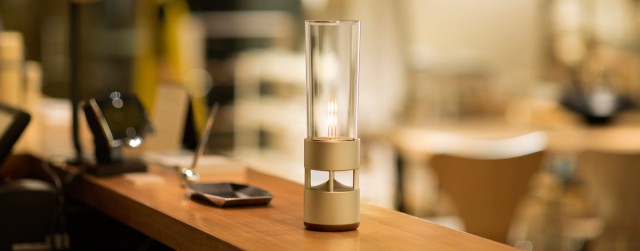 АС Sony Glass Sound Speaker стоит $635