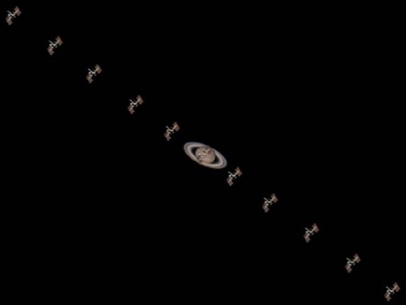 Астроном-любитель из Германии заснял пролет МКС на фоне Сатурна - 1