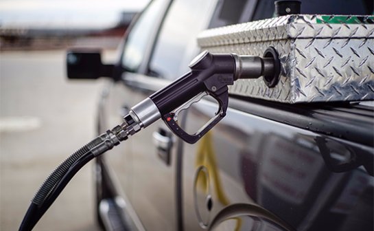 В США бензин подешевел до 3 гривен за литр