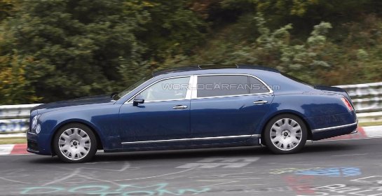 Bentley Mulsanne 2016 и длиннобазная версия замечены в движении (видео)