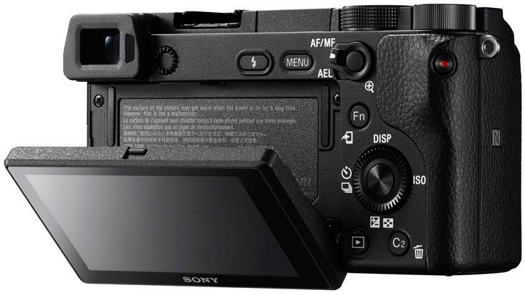 Беззеркальная камера Sony a6300 формата APS-C имеет 425 точек фокусировки и поддерживает съемку видео 4К