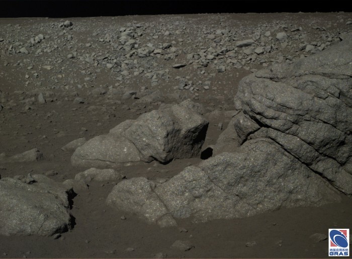 Китай опубликовал фото с лунной поверхности - 2