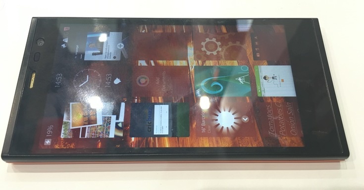 Финальную версию смартфона Intex Aqua Fish с Sailfish OS 2.0 показали на MWC 2016 (фото с выставки)