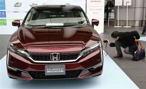 Honda выпустила собственный автомобиль на водородных топливных элементах - 2