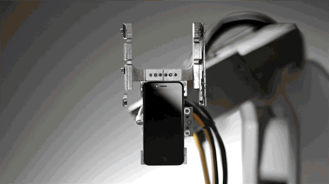 Робот Liam разберет старый iPhone на запчасти за считаные секунды - 2