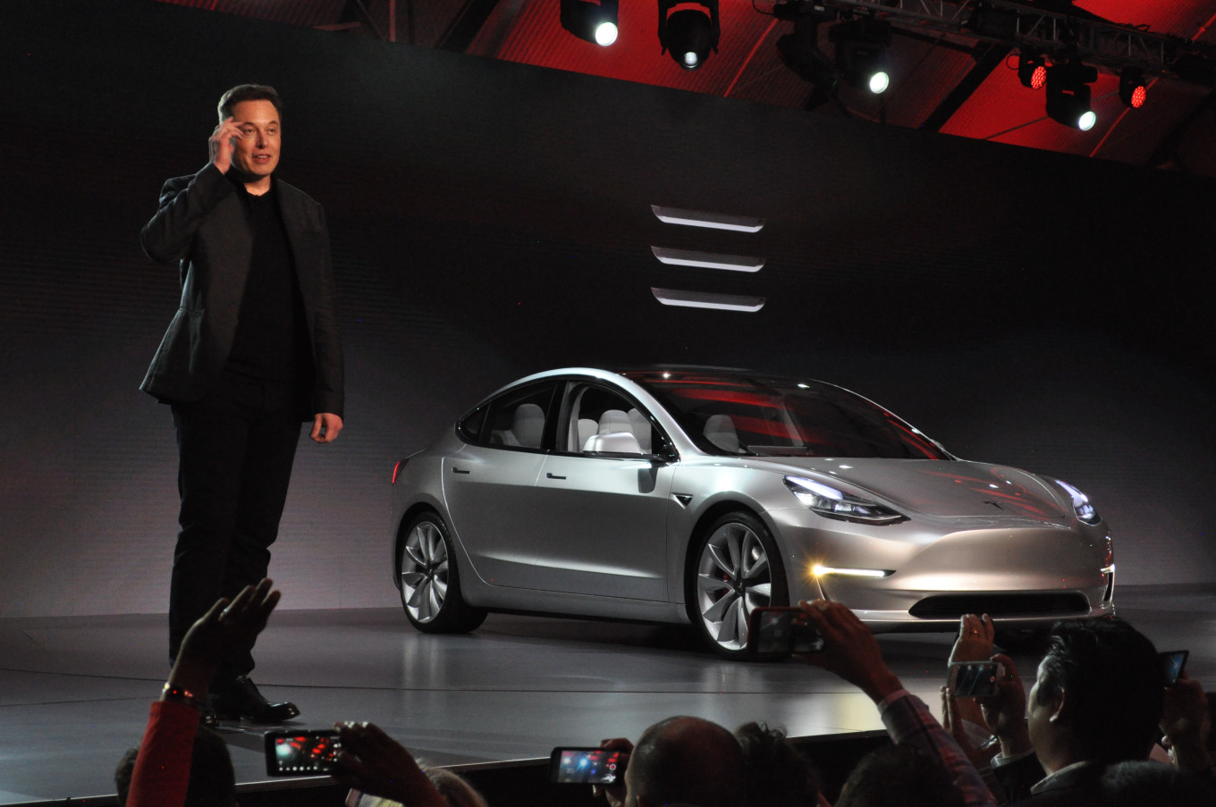 Tesla Model 3 официально представлена. Илон Маск говорит о 115 тысячах предзаказов - 1