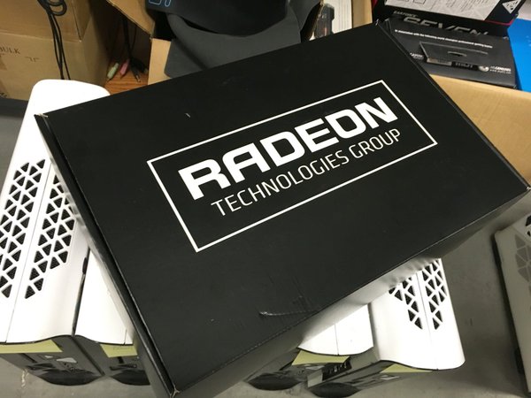 AMD кладёт в коробку с видеокартой Radeon Pro Duo лишний GPU Fiji 