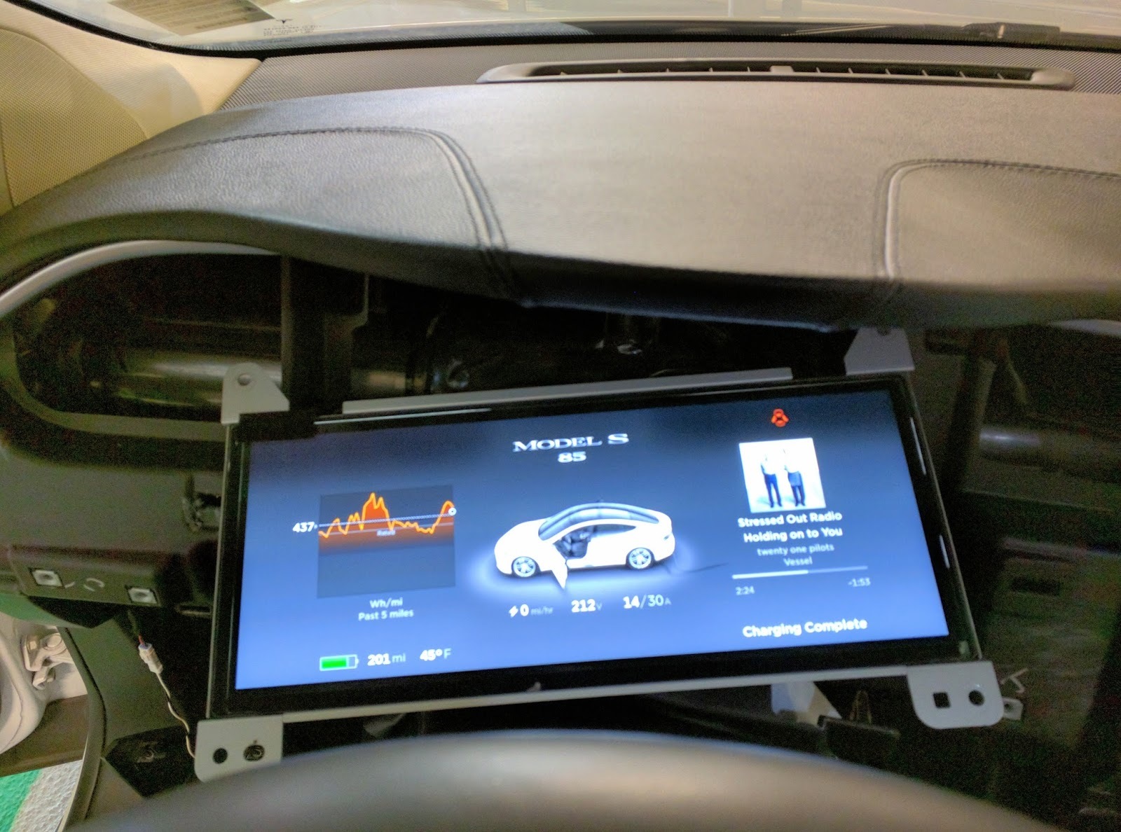 После пяти суток компиляции Gentoo Linux установилась на автомобиль Tesla Model S - 4