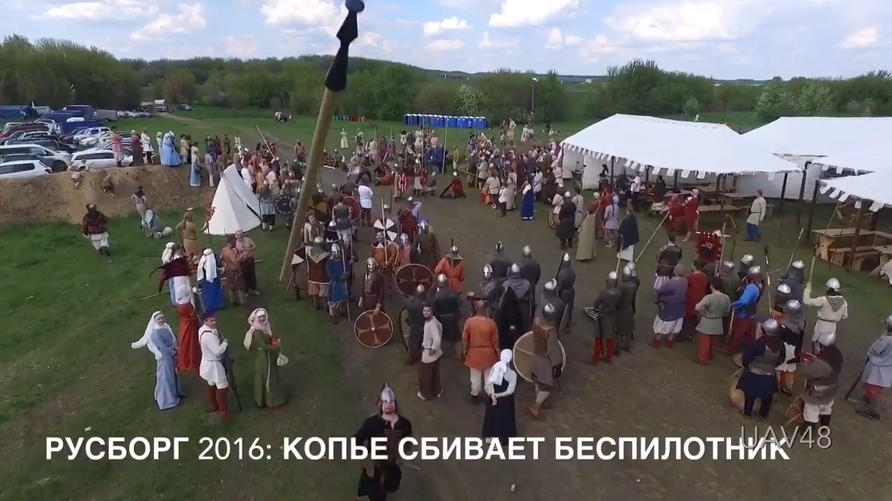 На фестивале Древней Руси воин сбил копьём квадрокоптер - 1