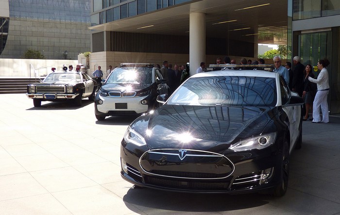 Полиция Лос-Анджелеса после годового тестирования Tesla Model S решила, что пока электромобили не подходят для этой работы