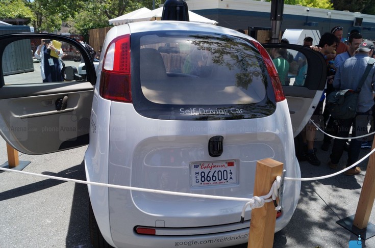 Беспилотное авто Google запечатлели снаружи и внутри