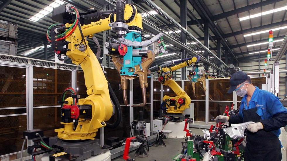Foxconn заменит 60000 сотрудников роботами - 1