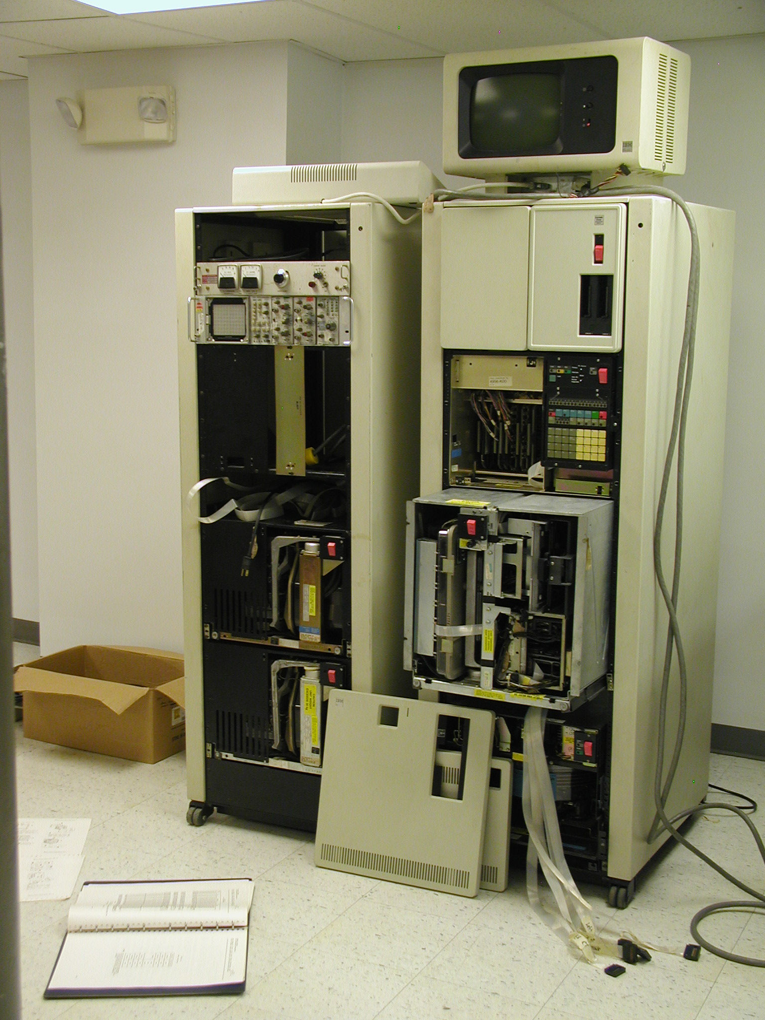 Военные США используют 8-дюймовые гибкие дискеты и компьютеры 70-х годов для управления ядерным арсеналом - 2