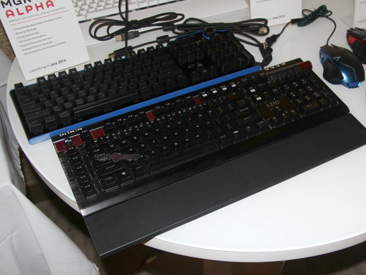 Механическая клавиатура AZiO MGK Alpha подключается к компьютеру по USB