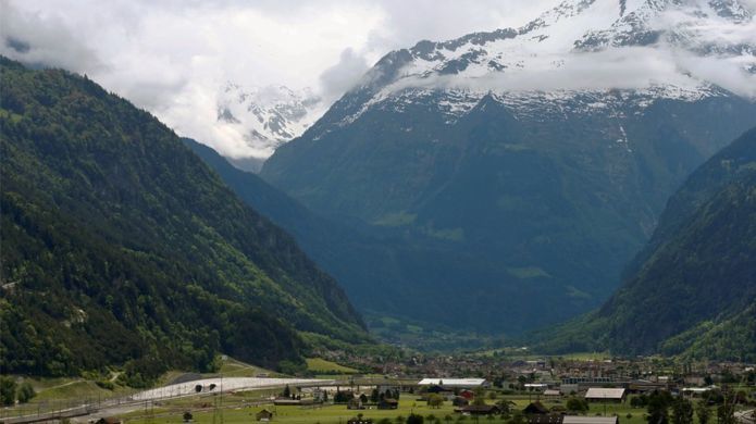 В Швейцарии открыт самый длинный в мире железнодорожный тоннель: 57 км - 2