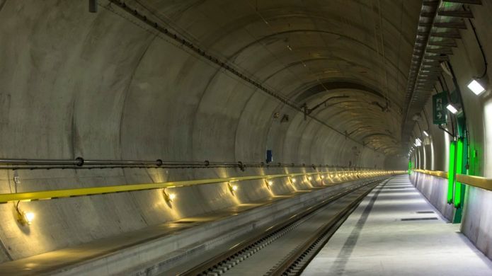 В Швейцарии открыт самый длинный в мире железнодорожный тоннель: 57 км - 3