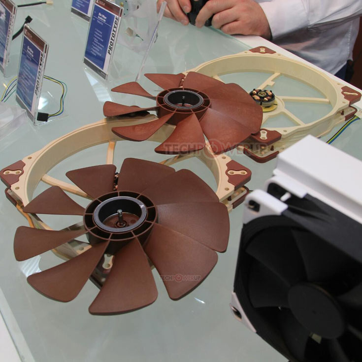 От своего предшественника новый прототип 200-миллиметрового вентилятора Noctua отличается материалом крыльчатки и более толстым валом