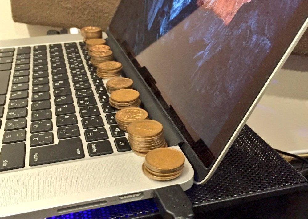 Японские извращения. Медные монеты эффективно охлаждают ноутбук - 1