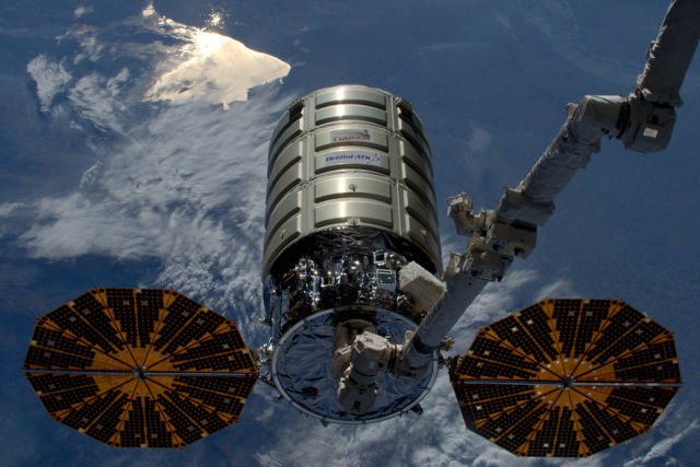 NASA устроило пожар на космическом корабле Cygnus - 1