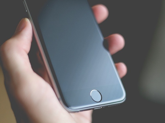 По мнению аналитика, лишь старшая версия iPhone 8 может получить дисплей OLED