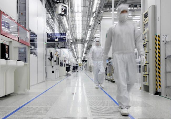 Samsung выделит большие средства на развитие полупроводникового и дисплейного бизнеса