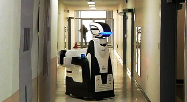 Китайский робот-охранник с электрошокером AnBot заступил в патруль - 4