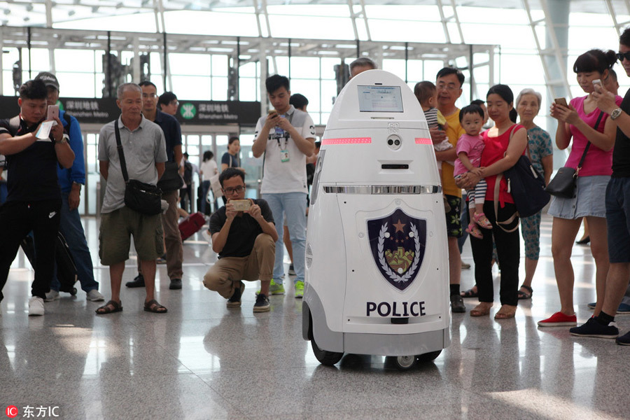 Китайский робот-охранник с электрошокером AnBot заступил в патруль - 1