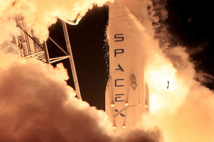SpaceX не запустит Falcon 9 до конца года