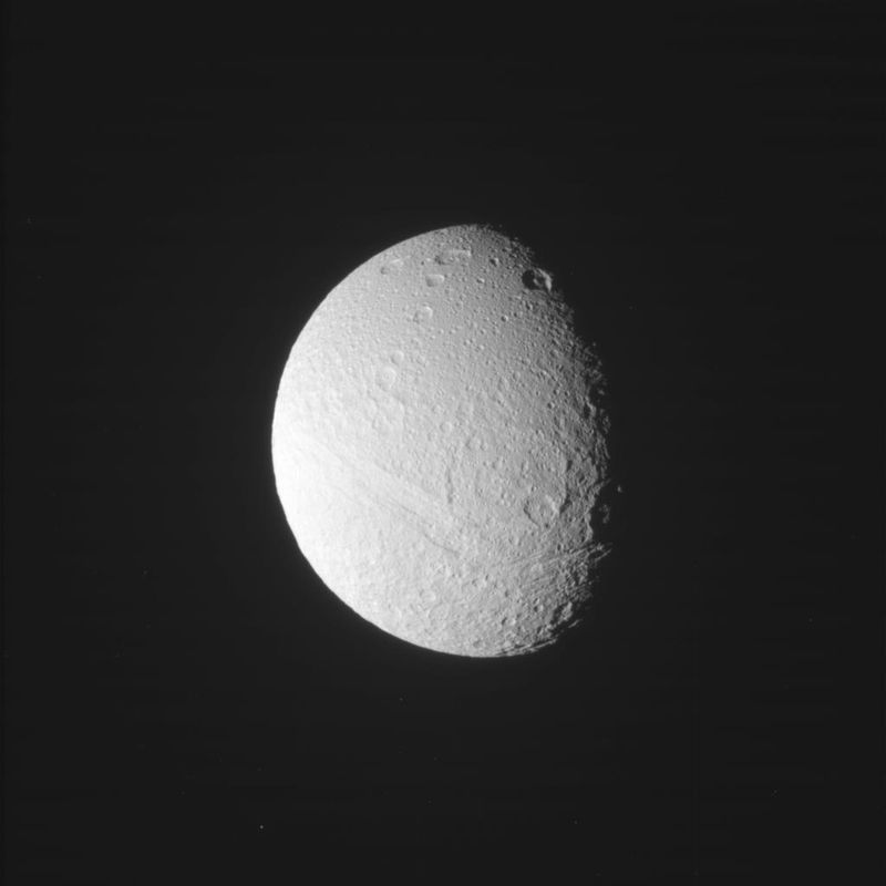 Кассини прислал первые снимки Сатурна с новой орбиты - 4