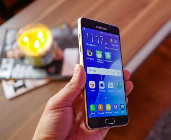 Стали известны цены новых смартфонов Galaxy A3 и A5