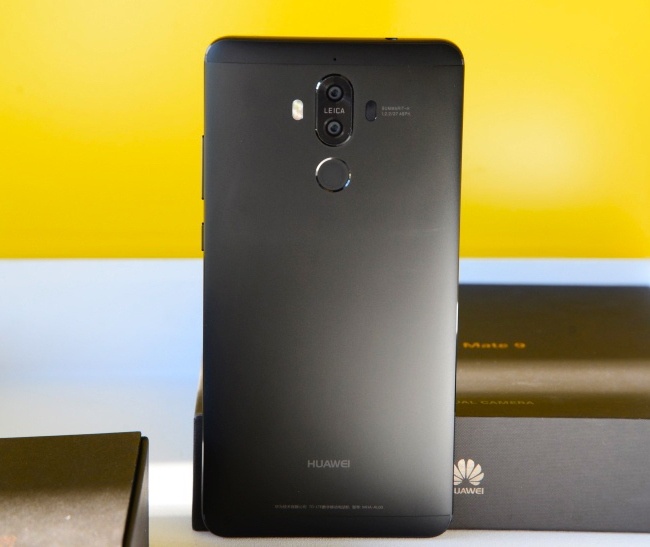 Смартфон Huawei Mate 9 стал доступен в цвете Obsidian Black