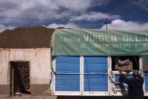 Передвижной универмаг делает остановку в Хуанкаре для обмена и продажи товаров